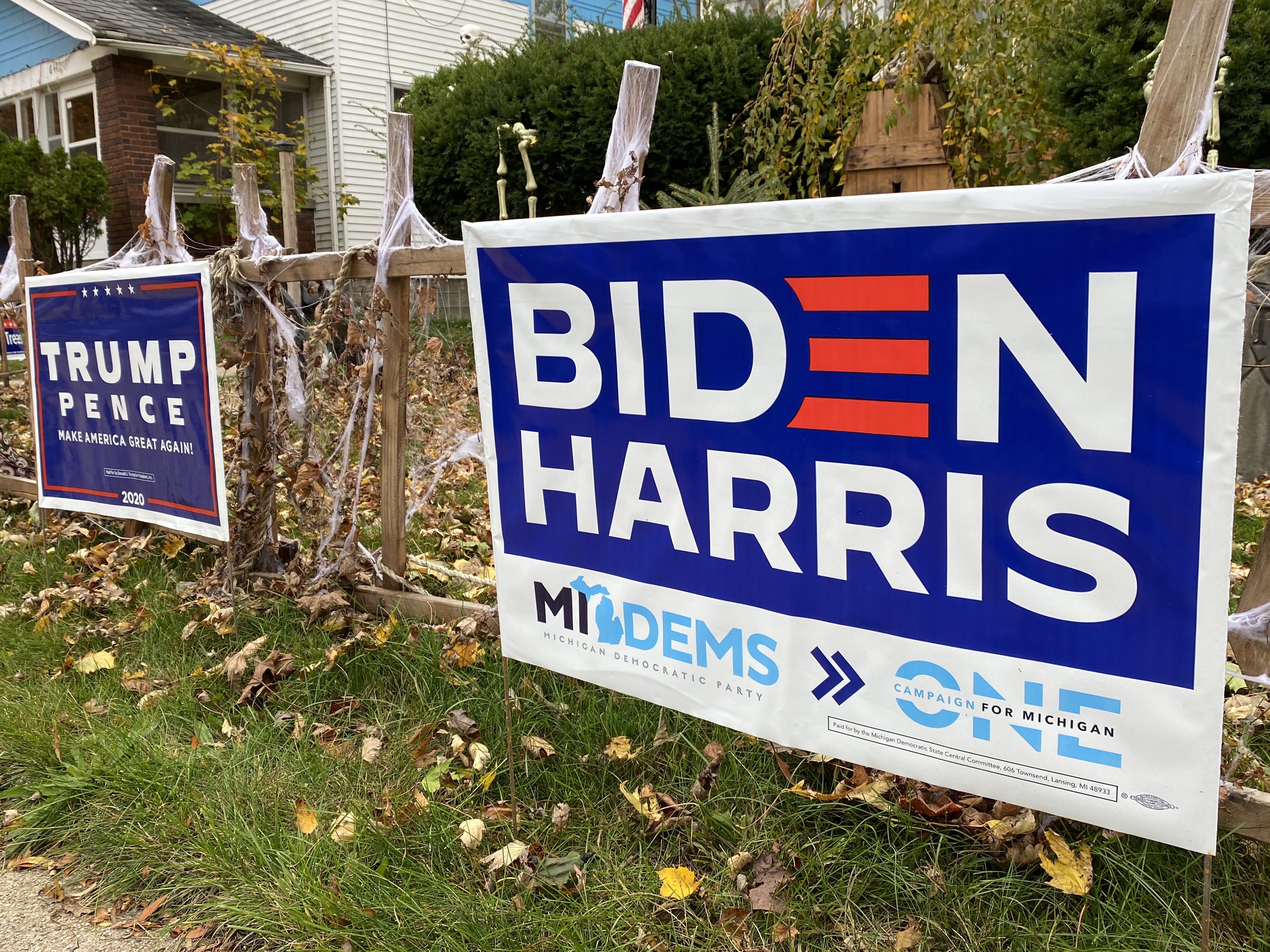 Competing yard signs in front of the same house in Michigan. Photo by Ben Irwin/Preemptive Love